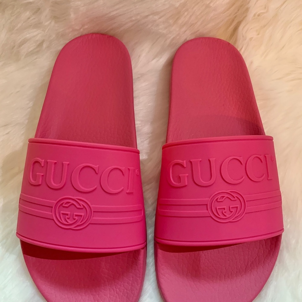 SOLD Gucci Rubber Pink Logo Slides - Picture 4 of 10